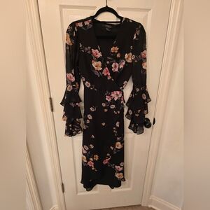 Women's Floral Forever 21 wrap dress size medium.